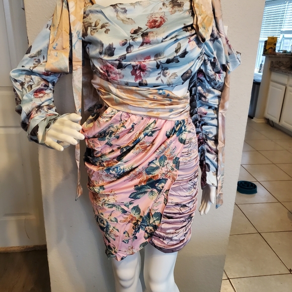 Dress - Picture 3 of 6